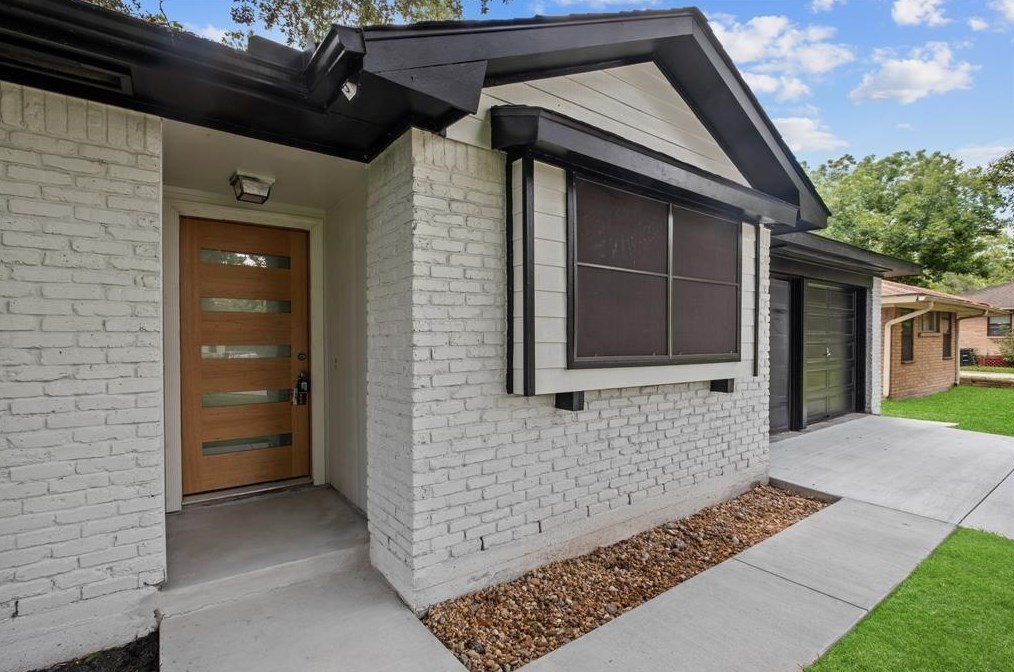 11914 Renwick Dr, Houston TX  77035-4354 exterior