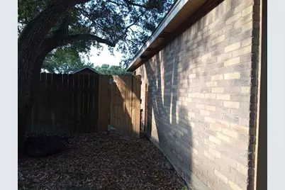 2410 Daffodil Street, Highlands, TX 77562 - Photo 5