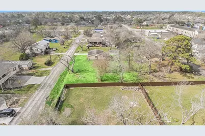 402 Bay Oaks Drive, La Porte, TX 77571 - Photo 9