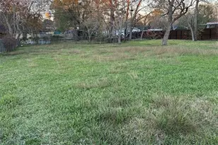 402 Bay Oaks Dr, La Porte, TX 77571 - Photo 1