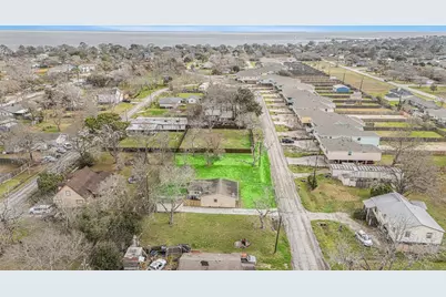 402 Bay Oaks Drive, La Porte, TX 77571 - Photo 11