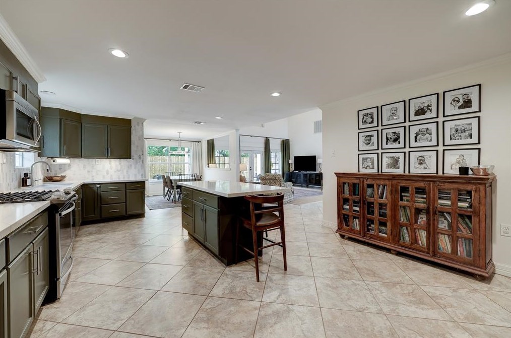 503 Blue Willow Dr, Houston TX  77042-3001 exterior