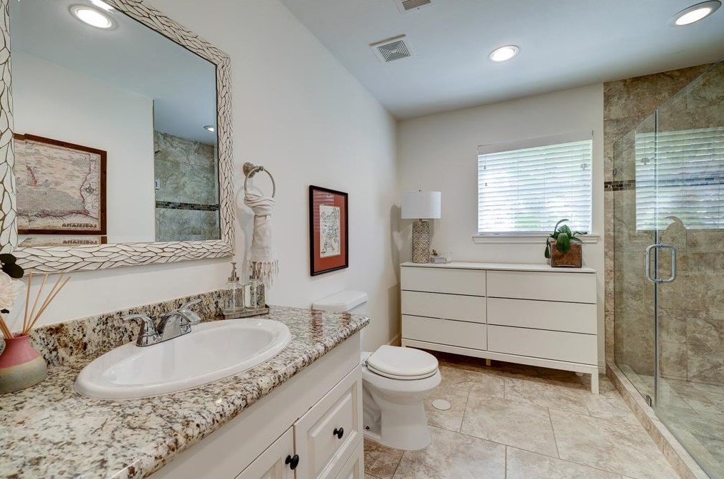 503 Blue Willow Dr, Houston TX  77042-3001 exterior