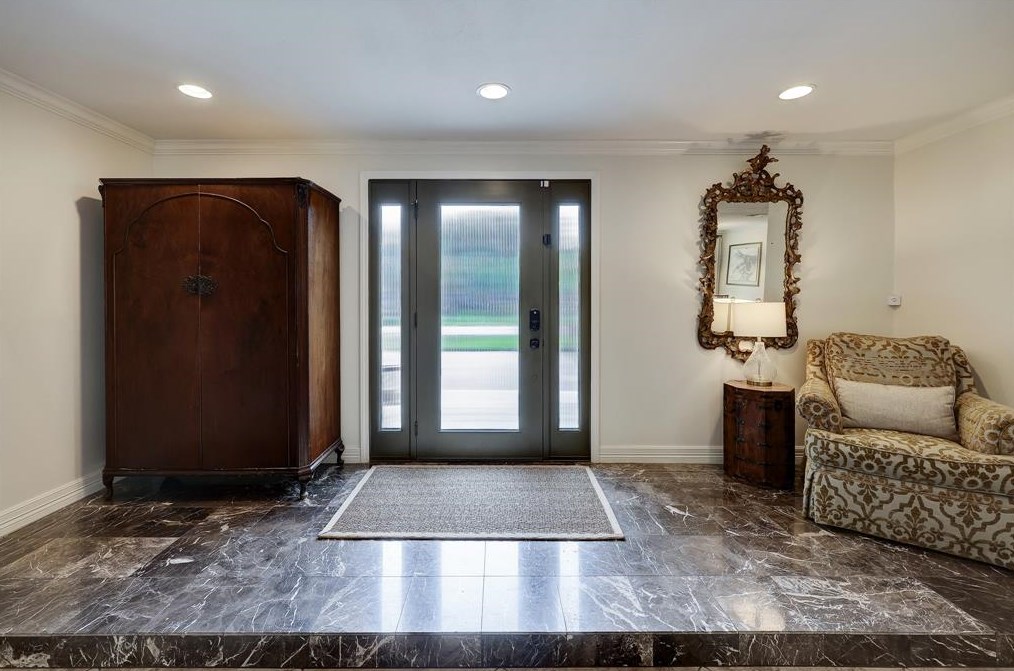 503 Blue Willow Dr, Houston TX  77042-1429 exterior