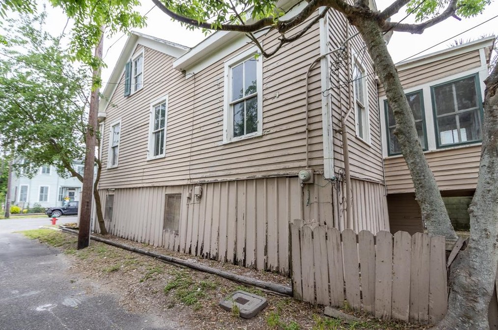 812 18 St, Galveston TX 77550-4928 exterior