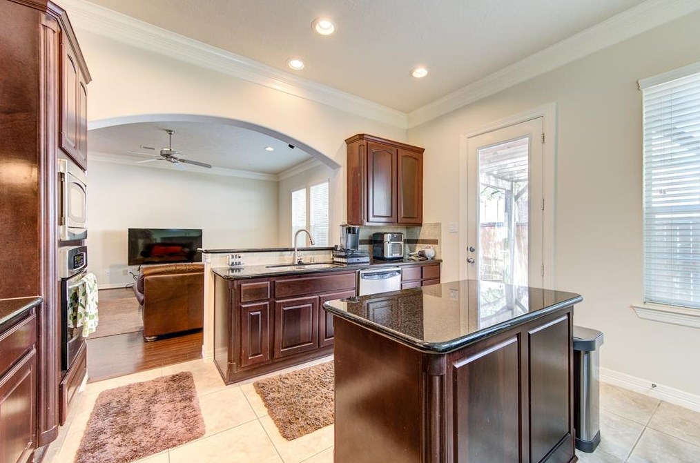 1522 Olive Gdn, Houston TX  77077-2196 exterior