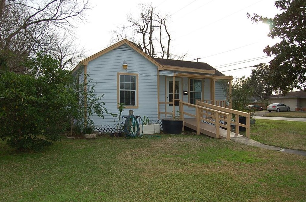 7304 Kinney St, Houston TX  77087-3661 exterior