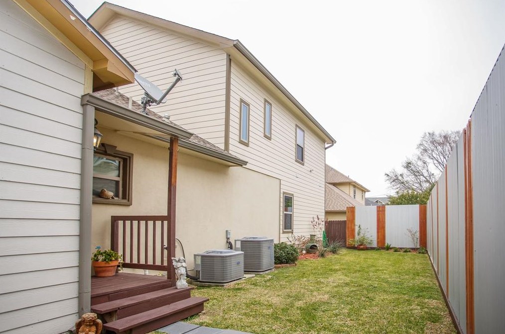 4708 Mckinney St, Houston TX  77023-1230 exterior