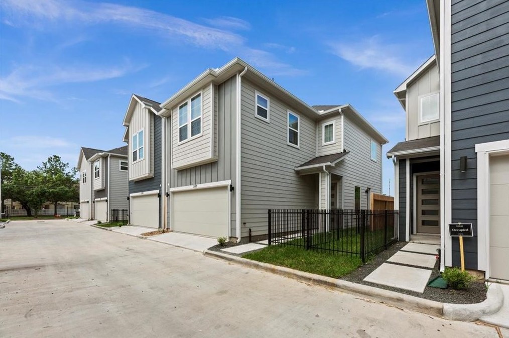 1207 Tidwell Rd, Houston TX  77091-2355 exterior