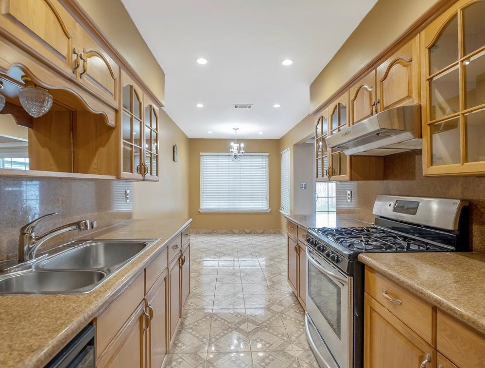2029 Highland Hills Dr, Sugar Land TX  77478-4362 exterior