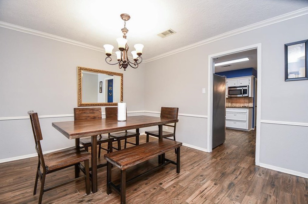 3707 Glenmeade Dr, Houston TX  77059-6004 exterior