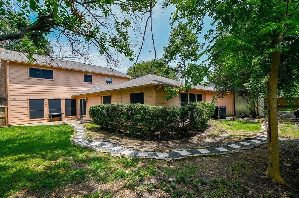 3707 Glenmeade Dr, Houston TX  77059-6004 exterior