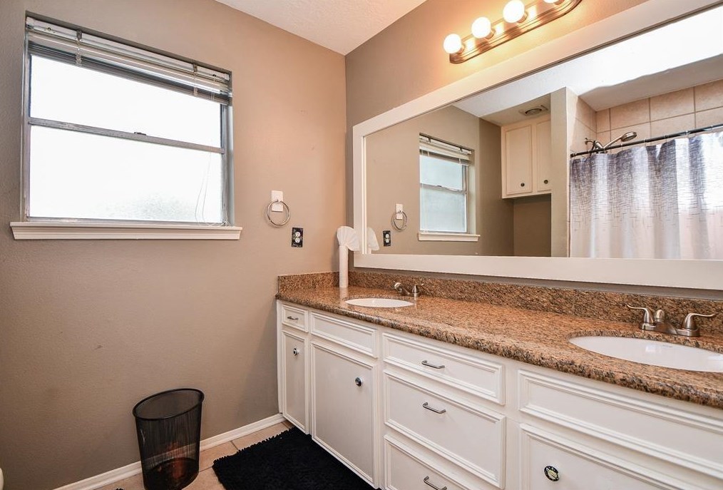3707 Glenmeade Dr, Houston TX  77059-6004 exterior