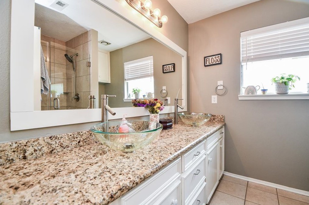 3707 Glenmeade Dr, Houston TX  77059-6004 exterior