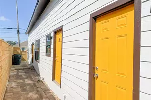 201 Eastwood St #S3, Houston, TX 77011 - Photo 9