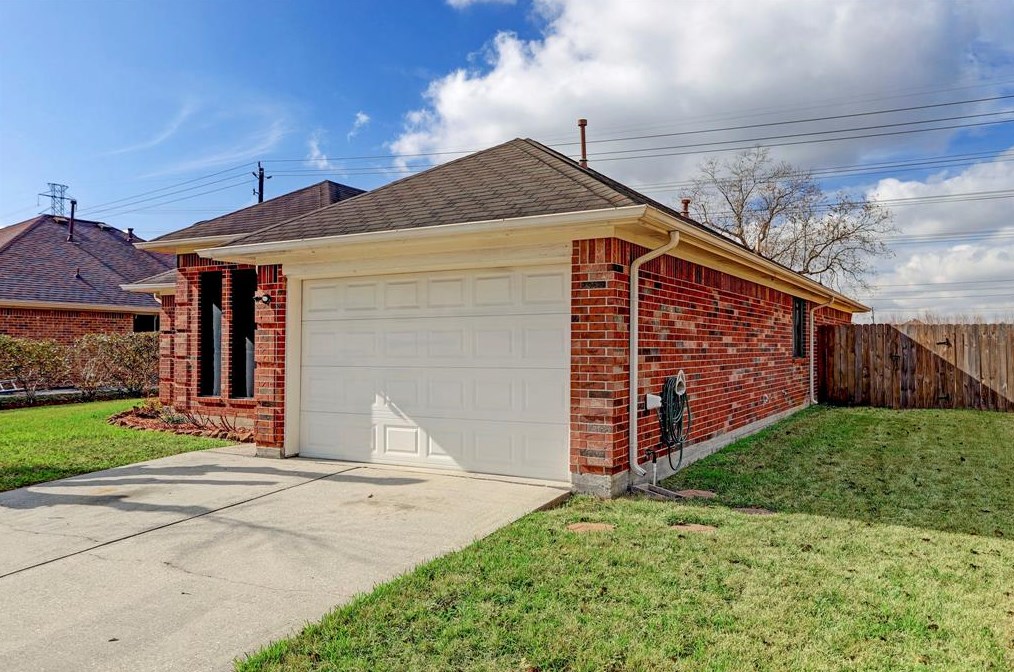 8203 Eastpoint Blvd, Baytown TX  77521-7800 exterior
