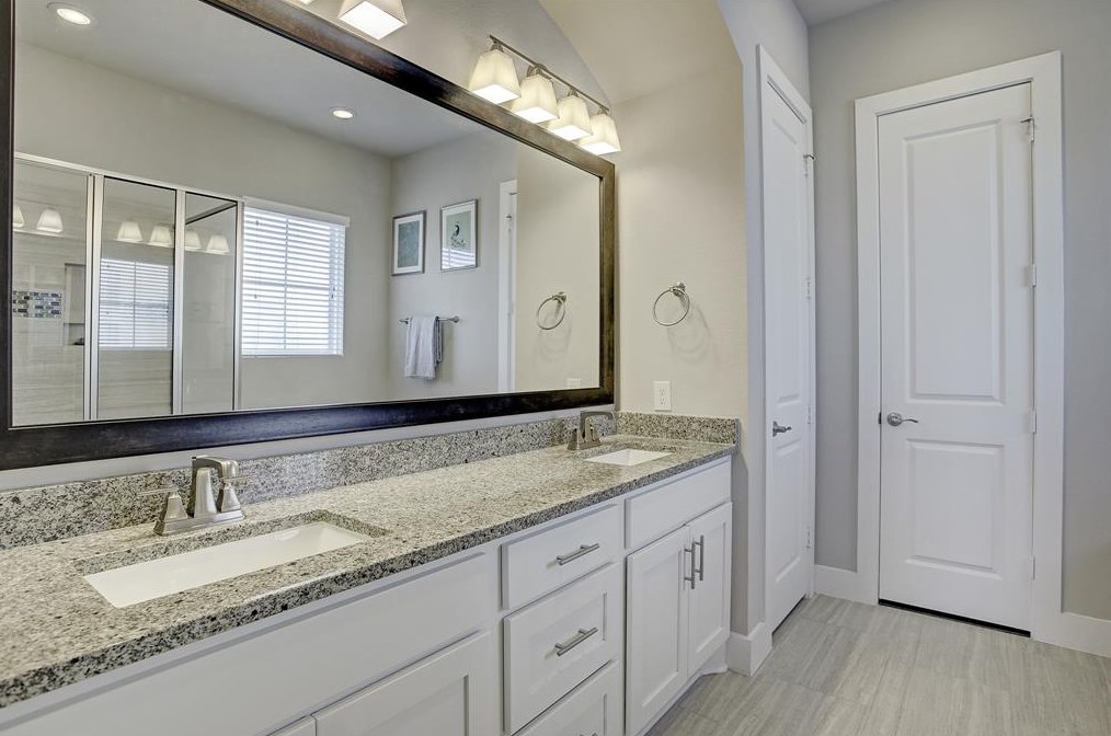 641 Middle St, Houston TX  77003-1227 exterior