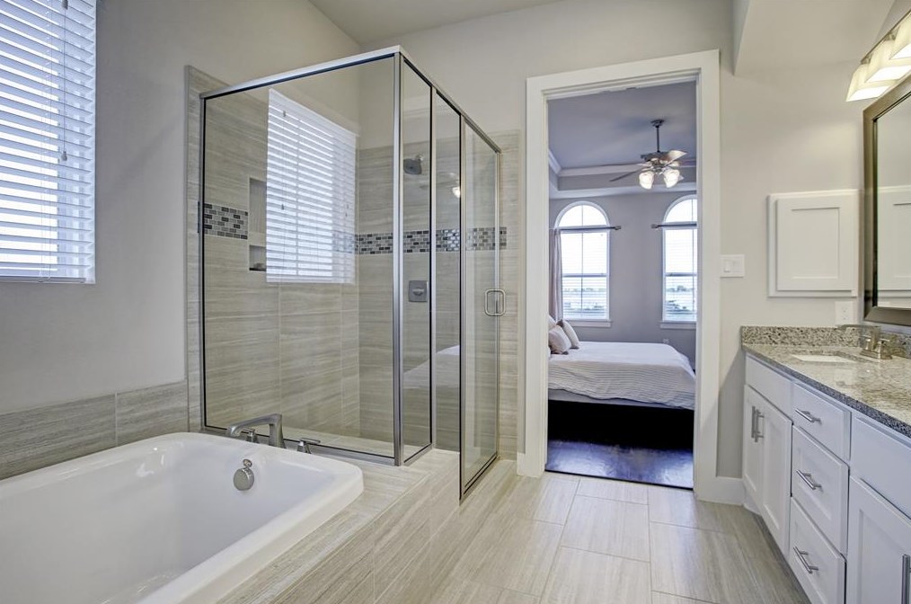 641 Middle St, Houston TX  77003-1227 exterior