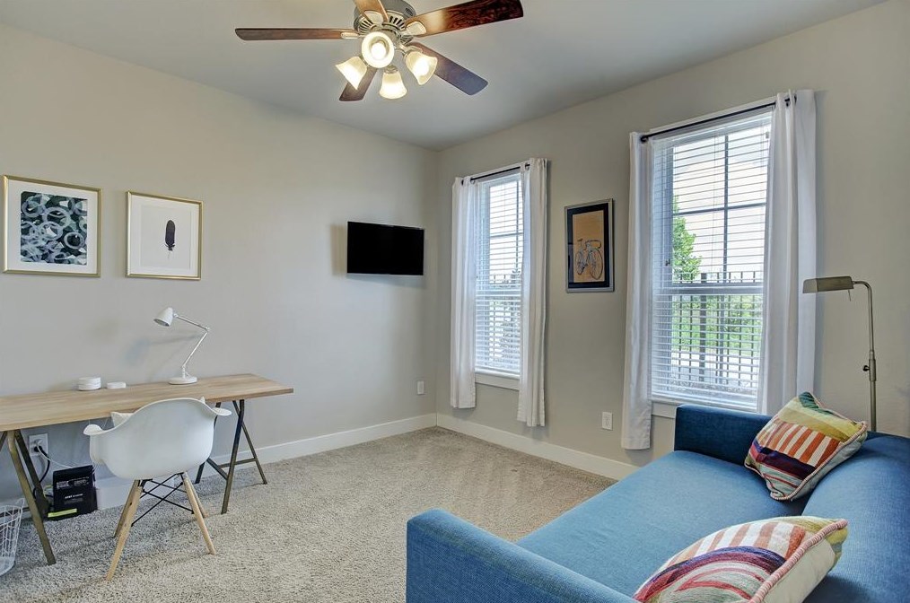 641 Middle St, Houston TX  77003-1227 exterior