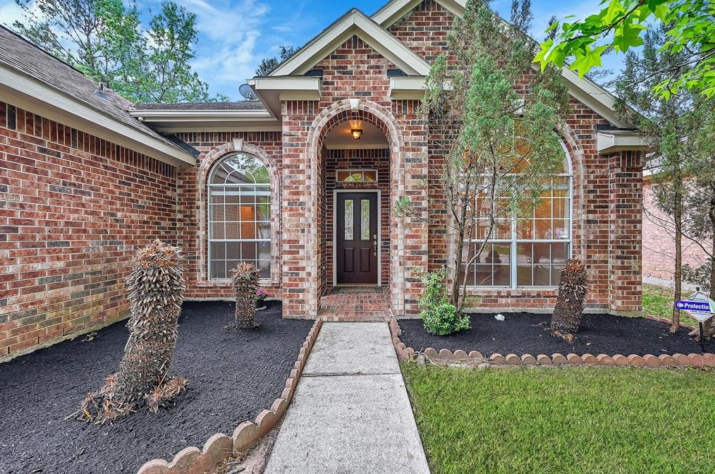 59 Hidden Meadow Dr, Spring TX  77382-4102 exterior