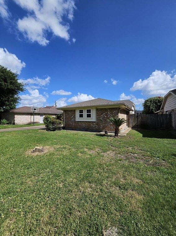 9415 Spellman Rd, Houston TX  77031-2228 exterior