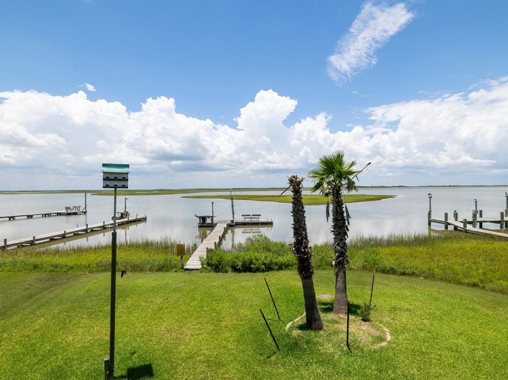 4403 Palm St, Jones Creek TX  77541-9453 exterior