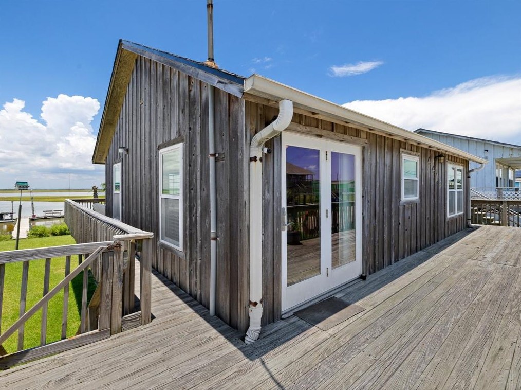 4403 Palm St, Jones Creek TX  77541-9453 exterior