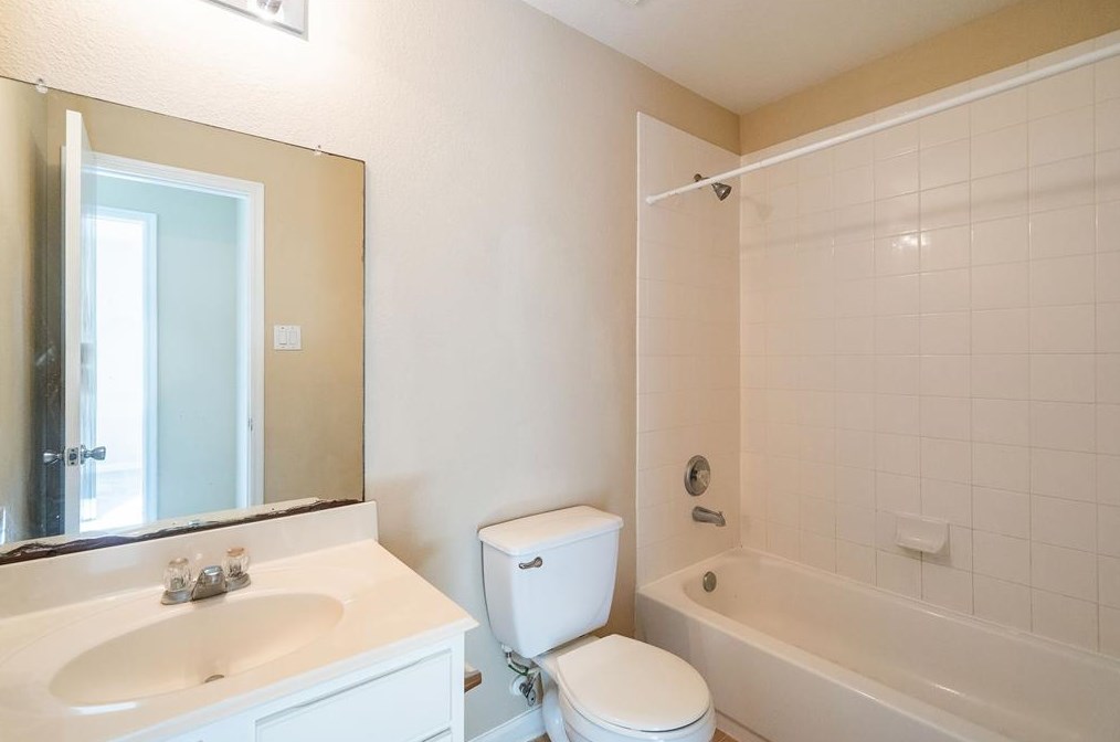 19014 Remington Bnd Dr, Houston TX  77073-4461 exterior