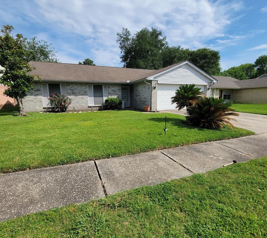 3315 Walhalla Dr, Houston TX  77066-4919 exterior