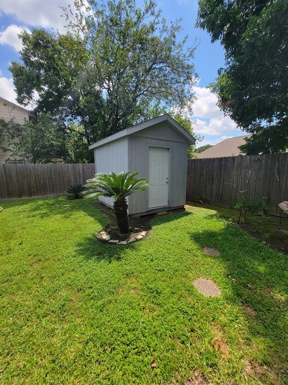 3315 Walhalla Dr, Houston TX  77066-4811 exterior