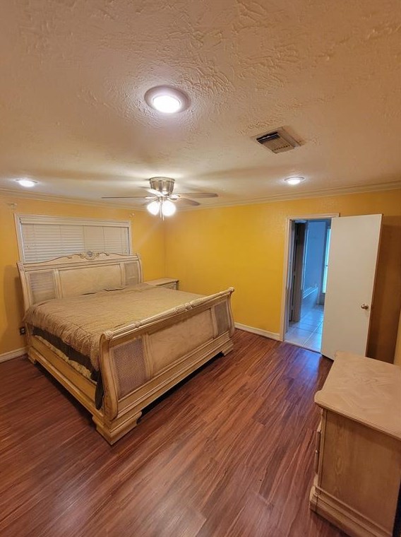 3315 Walhalla Dr, Houston TX  77066-4811 exterior