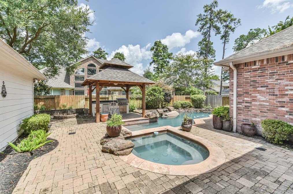 4902 Wellington Way, Houston TX  77069-2138 exterior