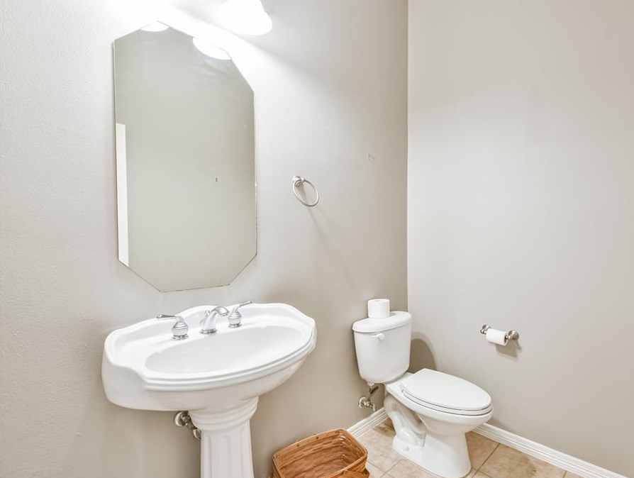 4902 Wellington Way, Houston TX  77069-2138 exterior