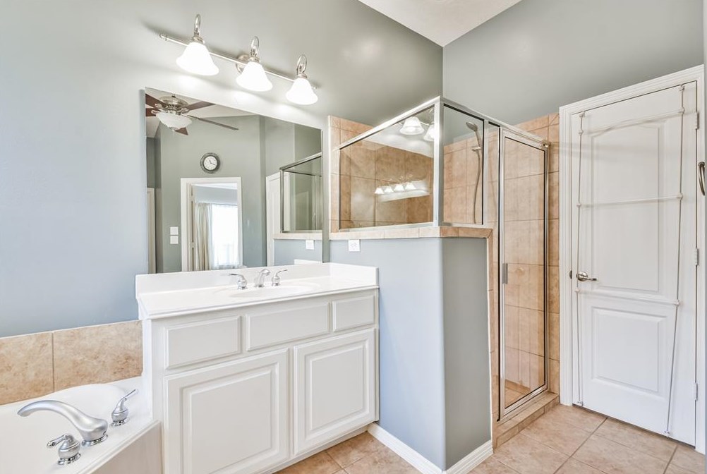 4902 Wellington Way, Houston TX  77069-2138 exterior
