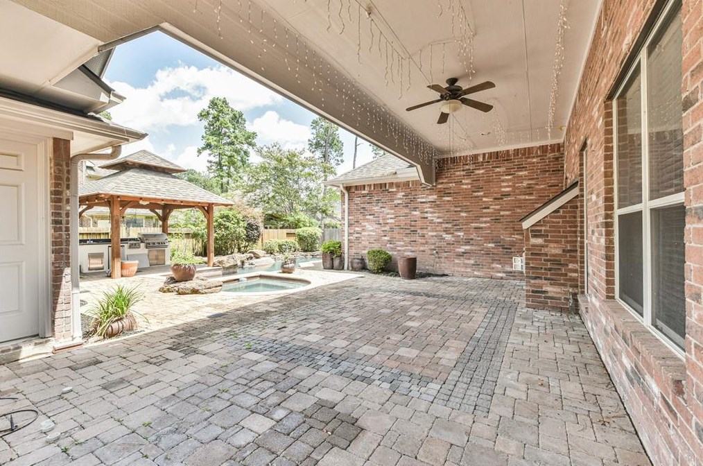 4902 Wellington Way, Houston TX  77069-2138 exterior