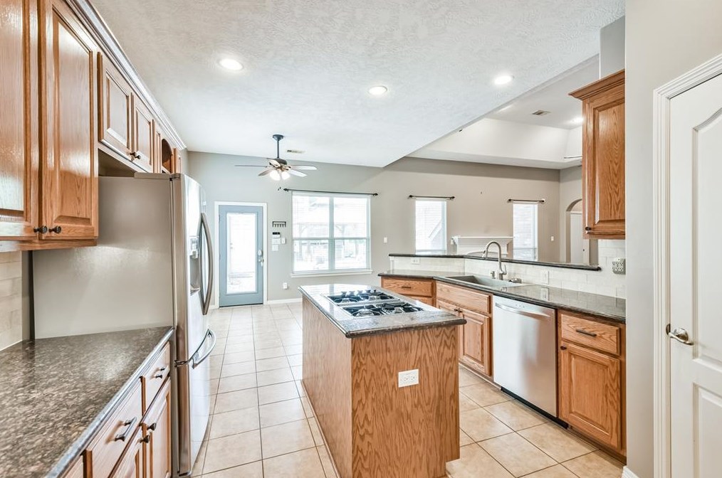 4902 Wellington Way, Houston TX  77069-2138 exterior