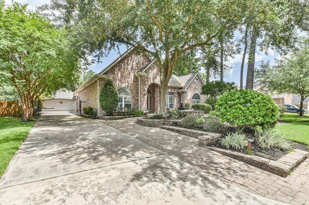 4902 Wellington Way, Houston TX  77069-2138 exterior