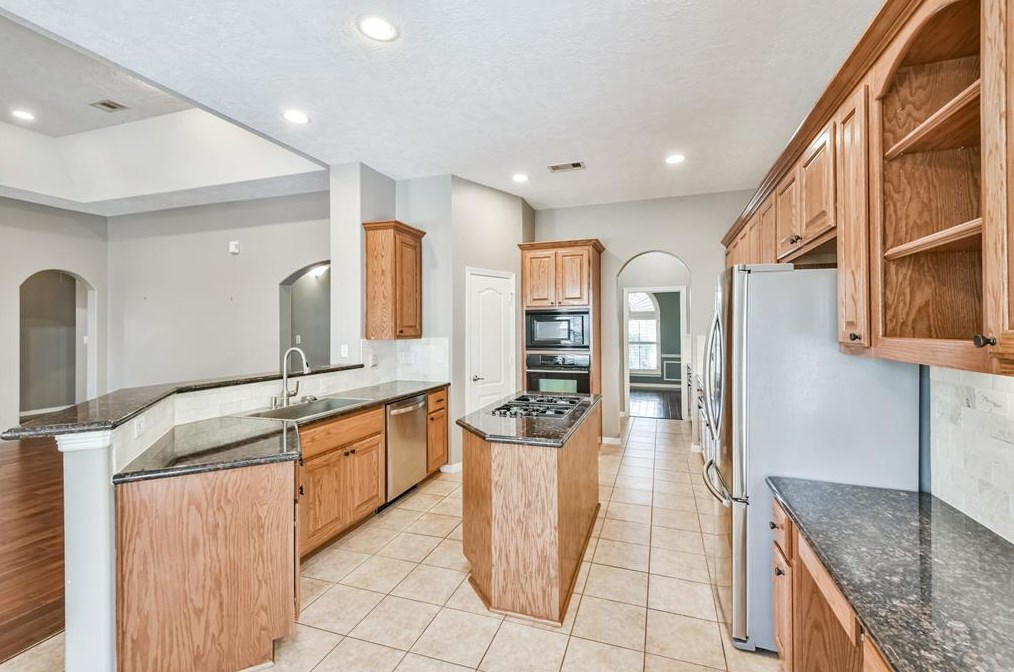4902 Wellington Way, Houston TX  77069-2138 exterior