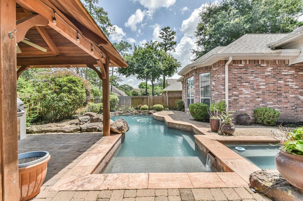 4902 Wellington Way, Houston TX  77069-2138 exterior