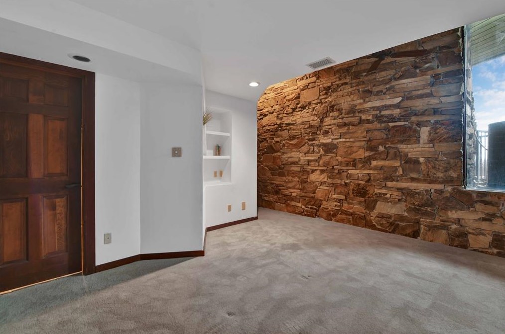 3925 Northshore Dr, Montgomery TX 77356-5369 exterior