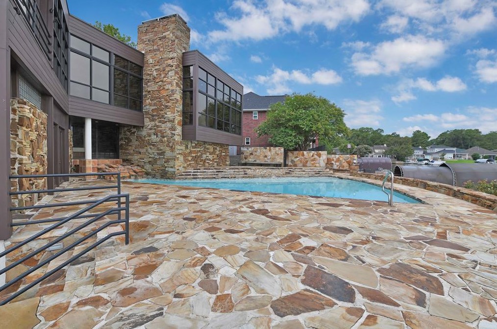 3925 Northshore Dr, Montgomery TX 77356-5369 exterior