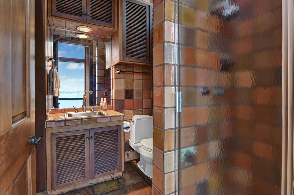 3925 Northshore Dr, Montgomery TX 77356-5369 exterior