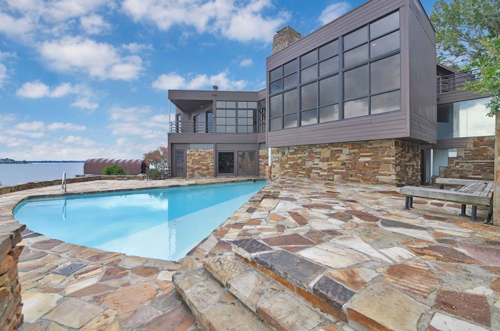 3925 Northshore Dr, Montgomery TX 77356-5369 exterior