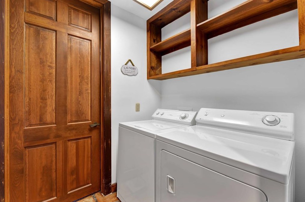 3925 Northshore Dr, Montgomery TX 77356-5369 exterior