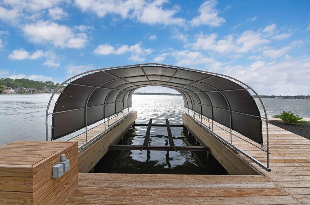 3925 Northshore Dr, Montgomery TX 77356-5369 exterior