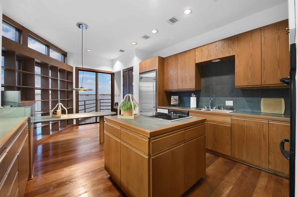 3925 Northshore Dr, Montgomery TX 77356-5369 exterior