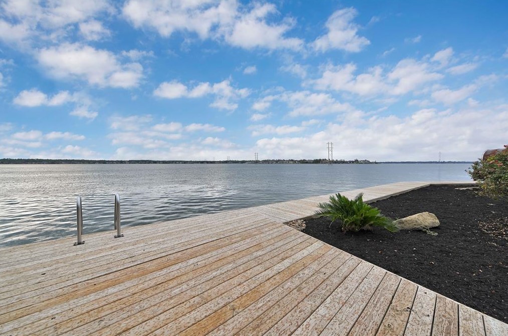 3925 Northshore Dr, Montgomery TX 77356-5369 exterior