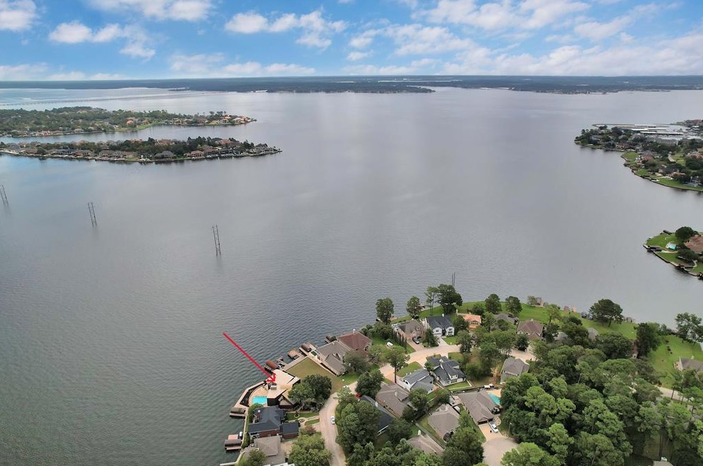 3925 Northshore Dr, Montgomery TX 77356-5369 exterior