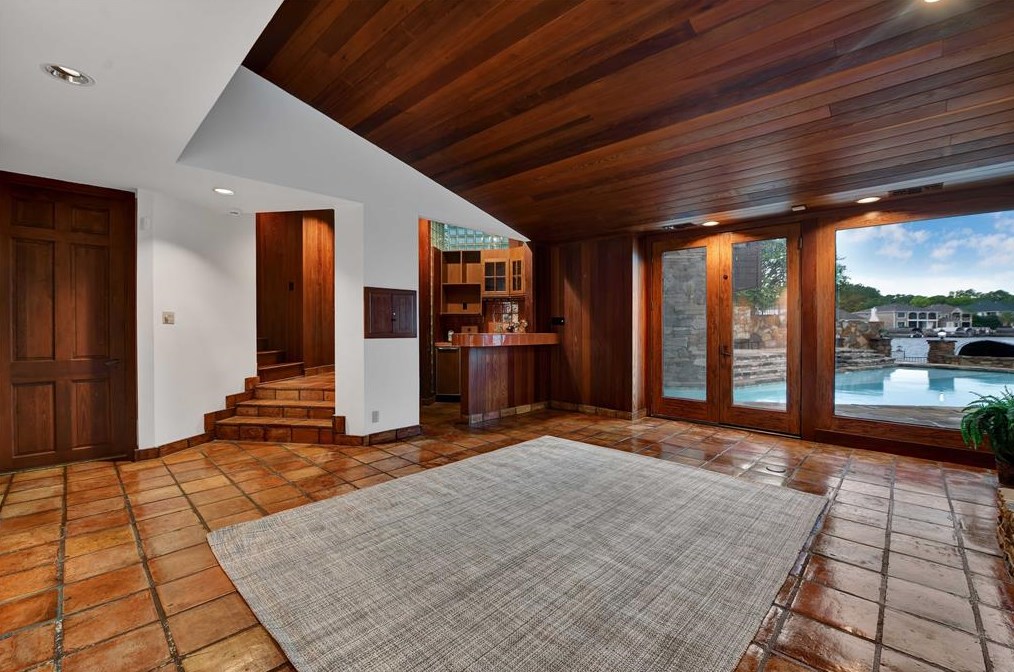 3925 Northshore Dr, Montgomery TX 77356-5369 exterior