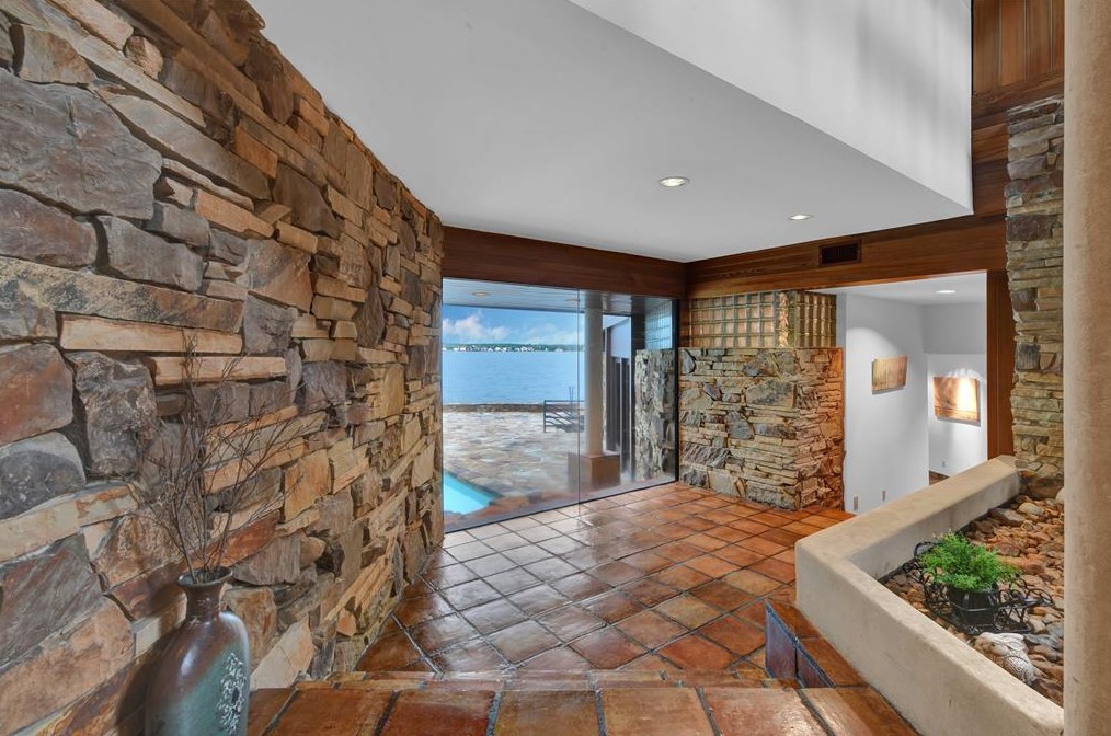 3925 Northshore Dr, Montgomery TX 77356-5369 exterior